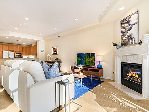 4th image of 520 6th Ave APT 1002