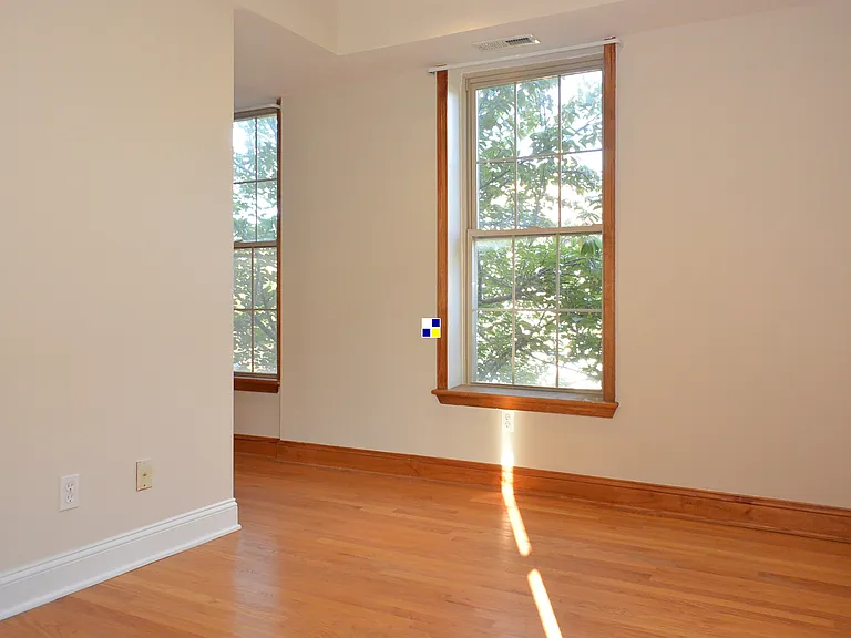 319 E Cross St — Photo 25