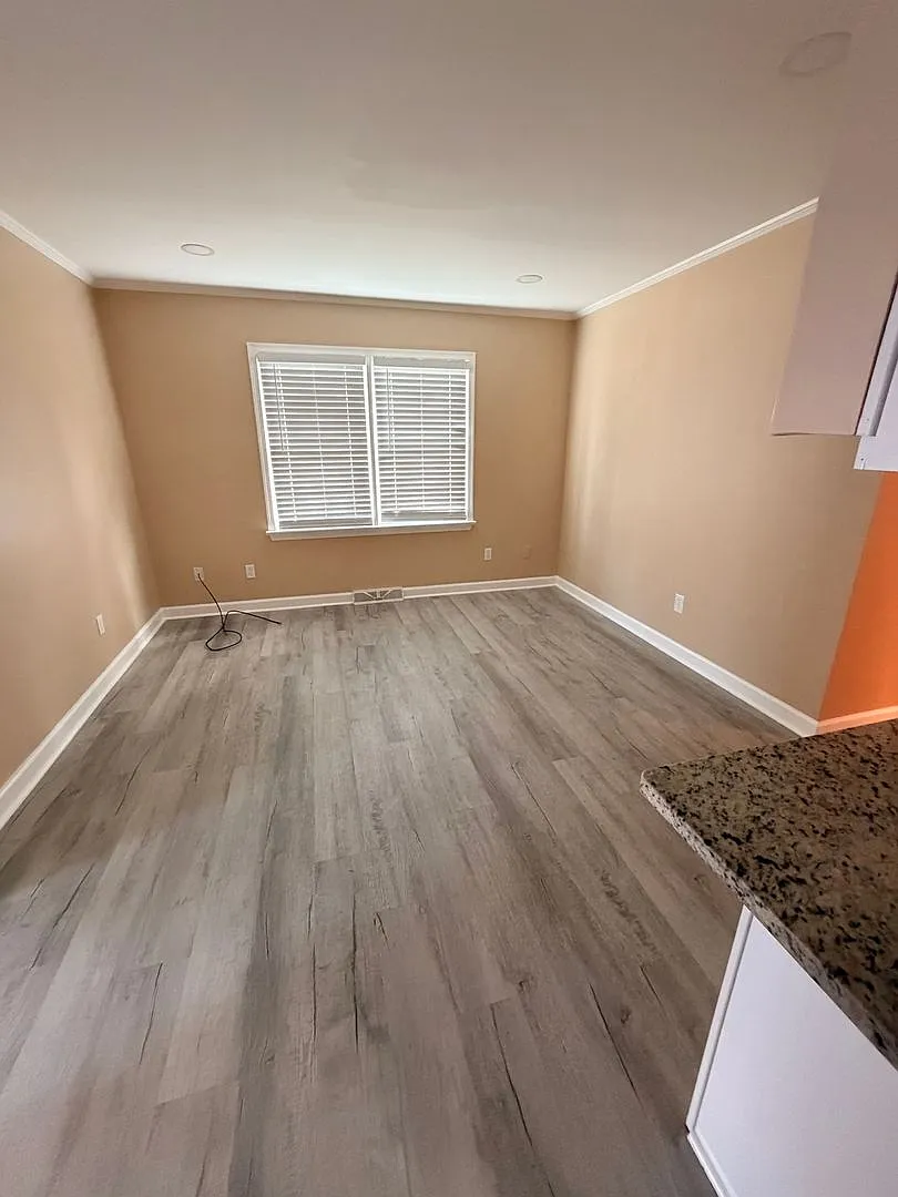 Charming 3-Bedroom Home in Hampton — Photo 3