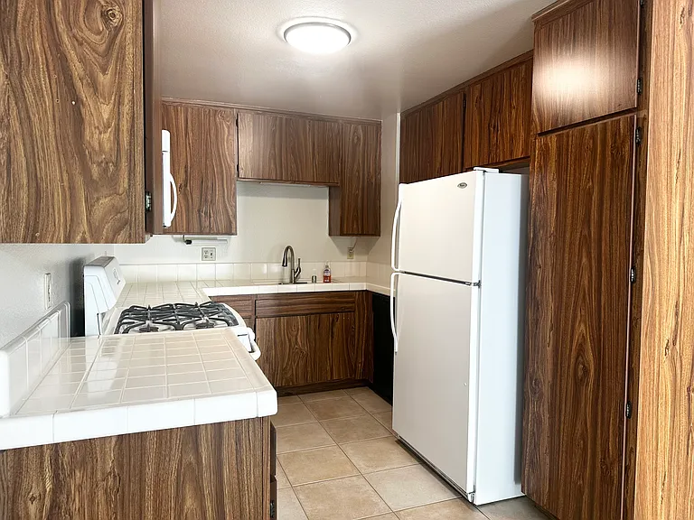746 Stuart Ln — Photo 3