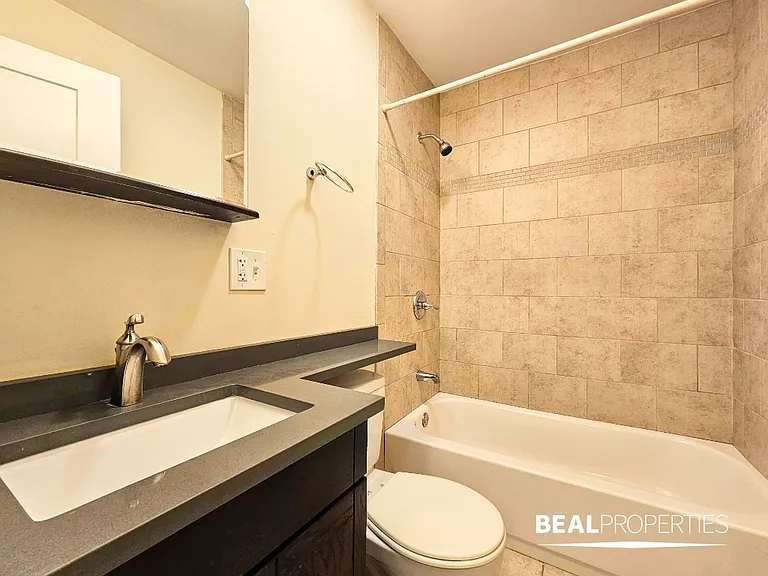 555 W Arlington Pl — Photo 14