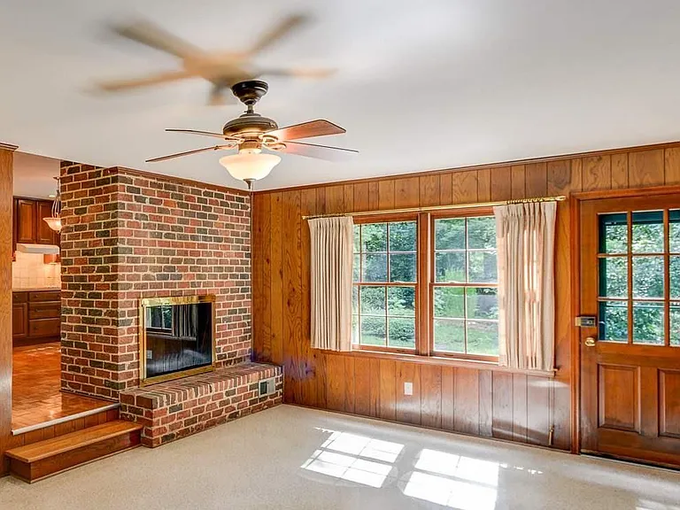 3500 Sloan Ct — Photo 3