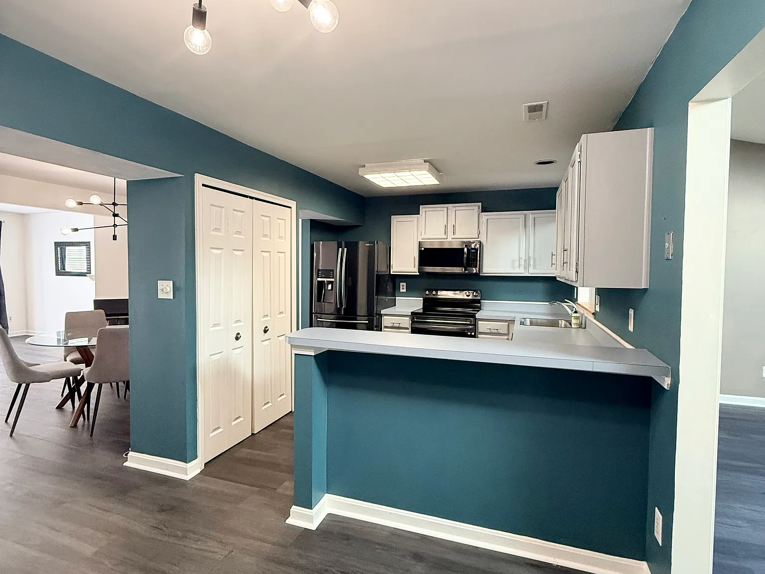 3 bed, 1.5 bath, 1612 sqft, $2,300 — Photo 4