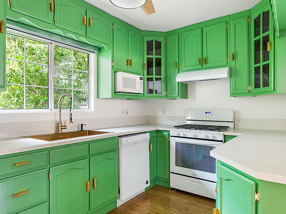 3rd image of 1644 Lucretia Ave