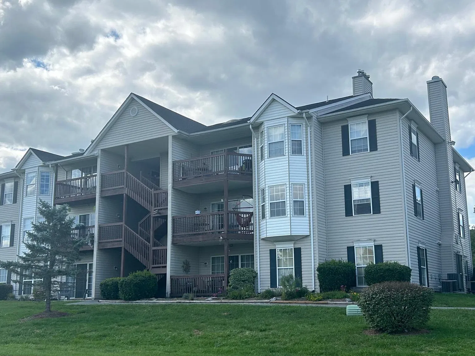 2 bed, 1169 sqft, $1,600 — Photo 1