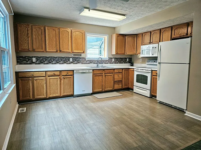 58 Bremer Dr — Photo 10