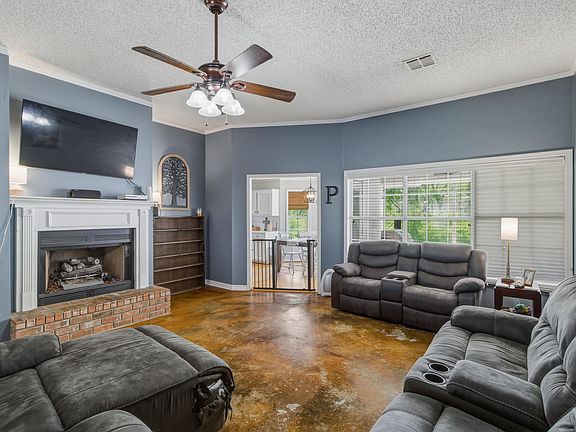 3rd image of 108 Foxwood Dr