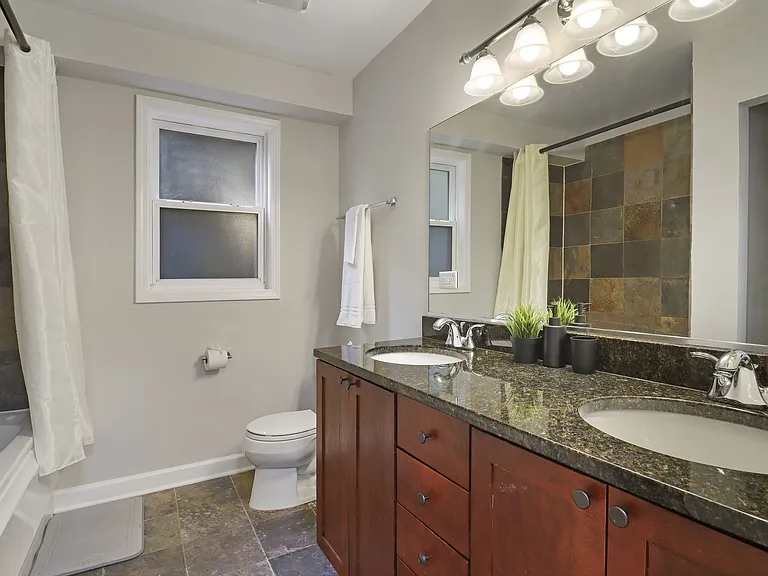 6435-43 N. Damen Ave. — Photo 30