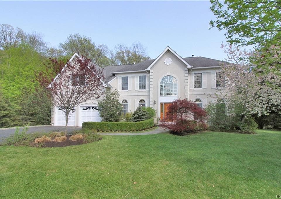 1st image of 45 Carlton Dr