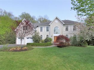 45 Carlton Dr, Mount Kisco, NY 10549