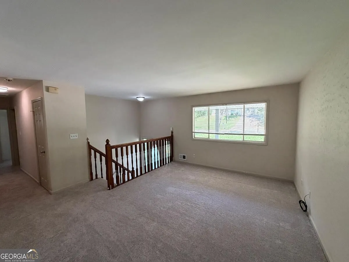 5 bed, 2.0 bath, $1,895 — Photo 3