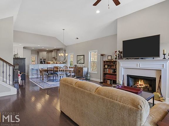 2nd image of 303 Sweetbriar Club Dr