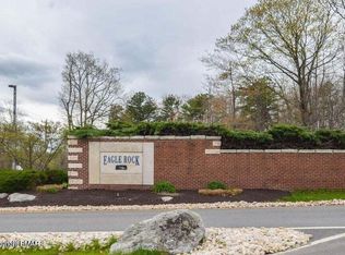 399 Mountain View Dr, Hazleton, PA 18202