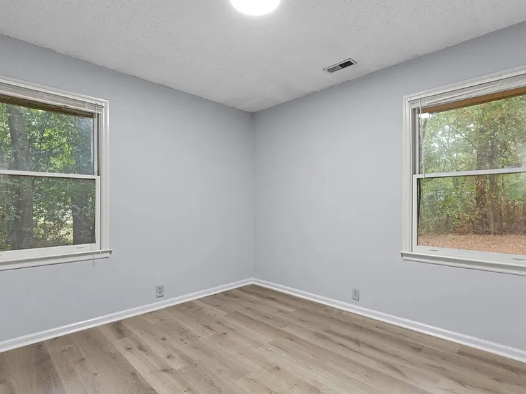 3972 Sullivan St — Photo 7