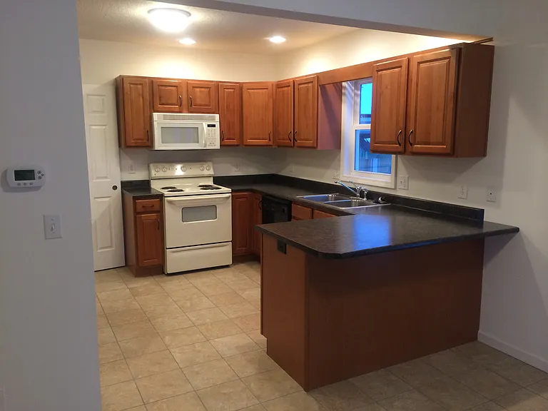623 Kenwood Ave — Photo 22