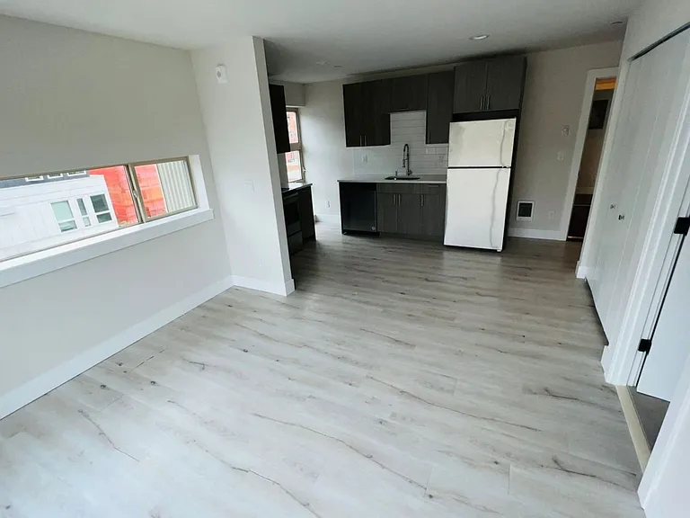 South Lane Apartments — Photo 8