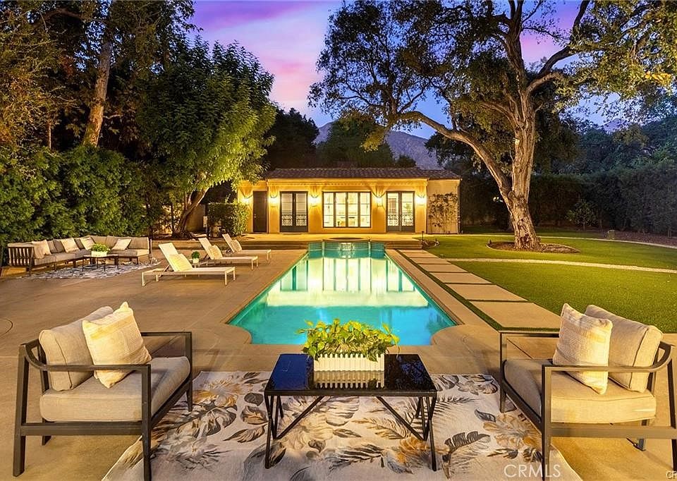 1st image of 81 Hacienda Dr