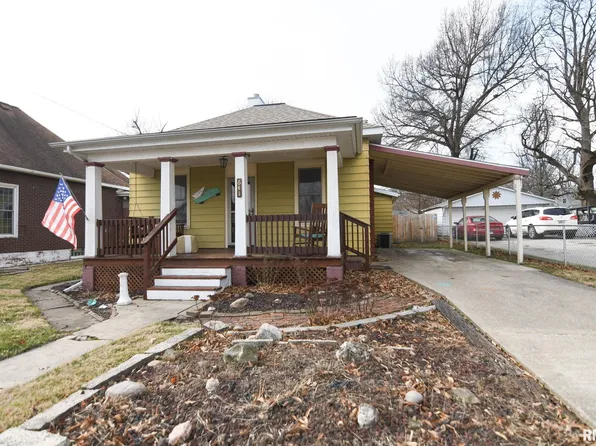 641 S Webster St, Taylorville, IL 62568