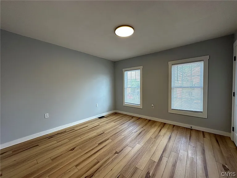 128 Caroline Ave — Photo 12