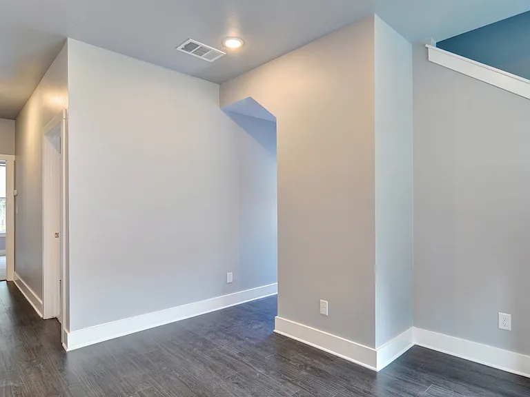 2514 Forest Park Blvd — Photo 2