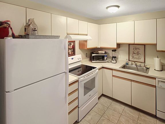 4th image of 2 Timberwood Drive #201