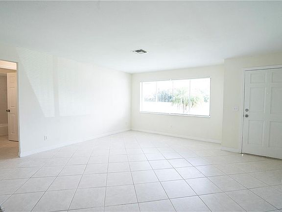 4th image of 1224 SE 21st Pl