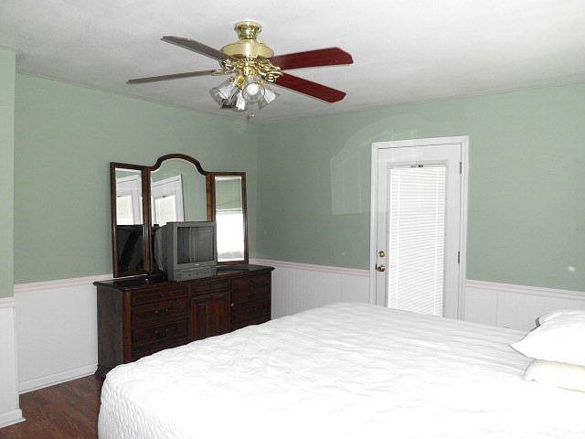 1st image of 511 Red Bird St