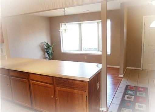 3rd image of 219 Whitewater Dr