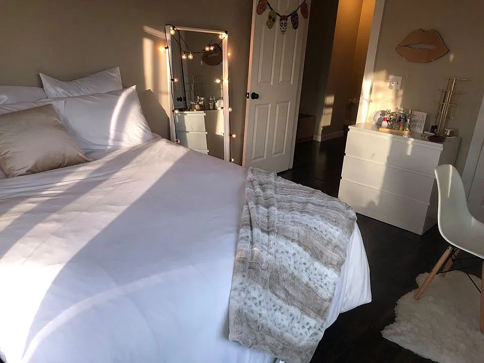 5 bed, 2500 sqft, $4,500 — Photo 2