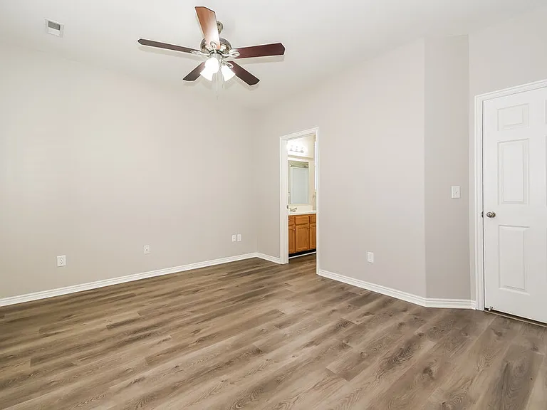 1040 York Dr — Photo 12