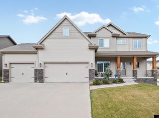 17508 Tibbles St, Omaha, NE 68116