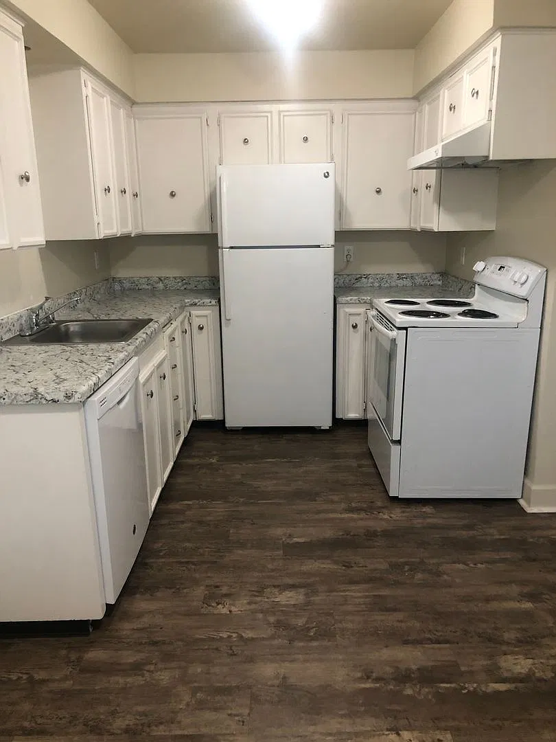 1000 & 1030 Del Sol Place — Photo 4