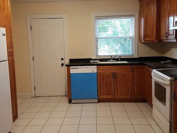 3rd image of 9455 Hickory St #B