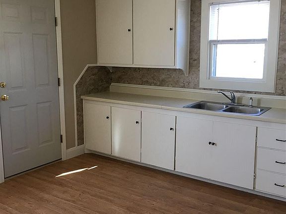5th image of 107 E 9th St