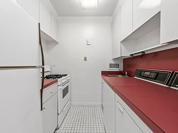 5th image of 303 E 57th St APT 24C