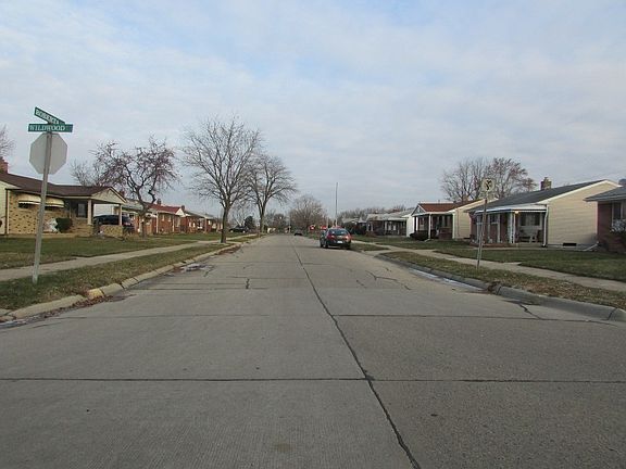 5th image of 26720 Roberta St