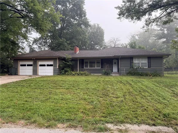 7020 Verde Dr, Kansas City, KS 66109
