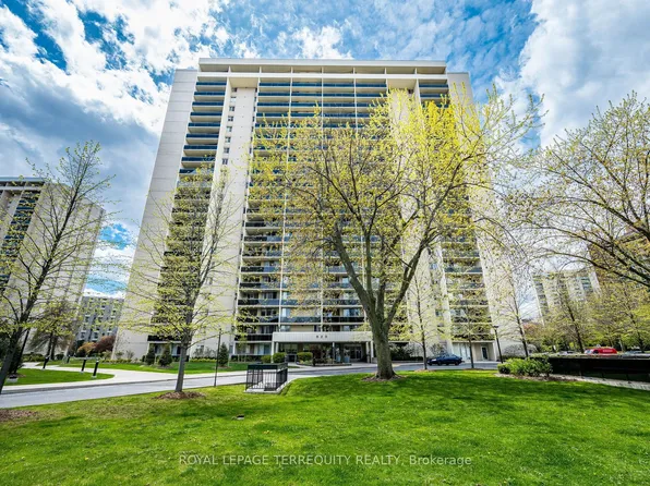 820 Burnhamthorpe Rd #1902, Toronto, ON M9C 4W2