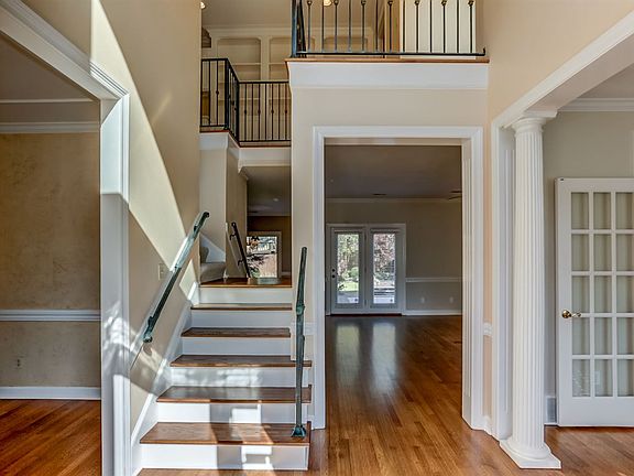5th image of 8420 Wood Manor Cv