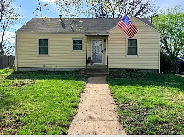407 S 13th St, Marysville, KS 66508