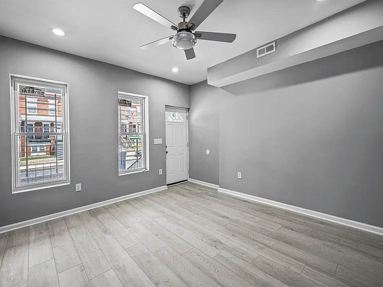 3059 Brighton St — Photo 7
