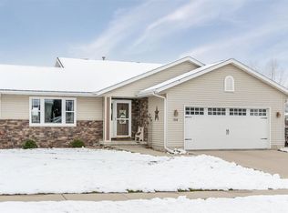 2560 Valleyview Ct, Marion, IA 52302