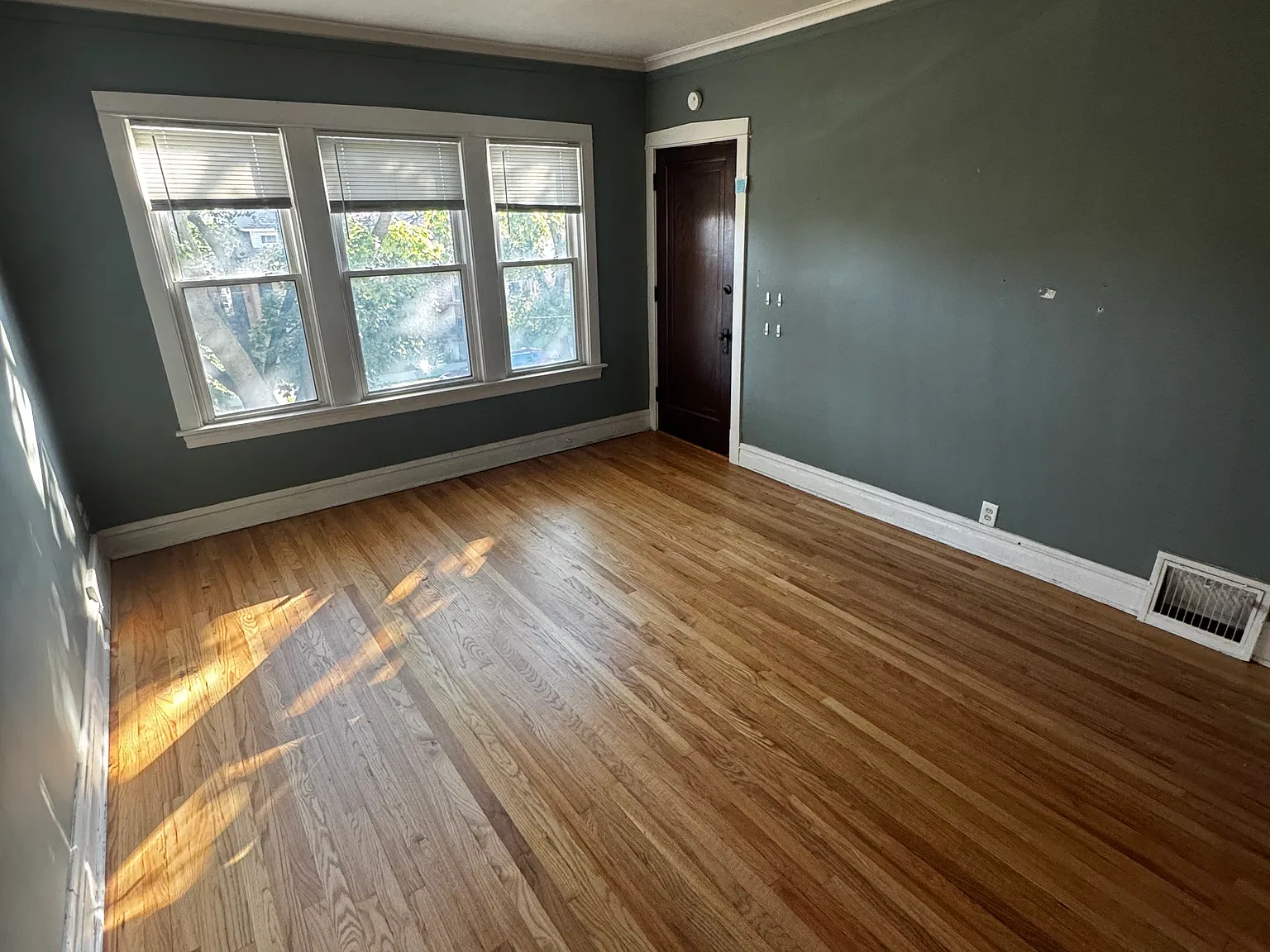 2 bed, 1000 sqft, $1,900 — Photo 4