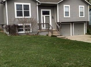 1204 SW Graystone Dr, Grain Valley, MO 64029