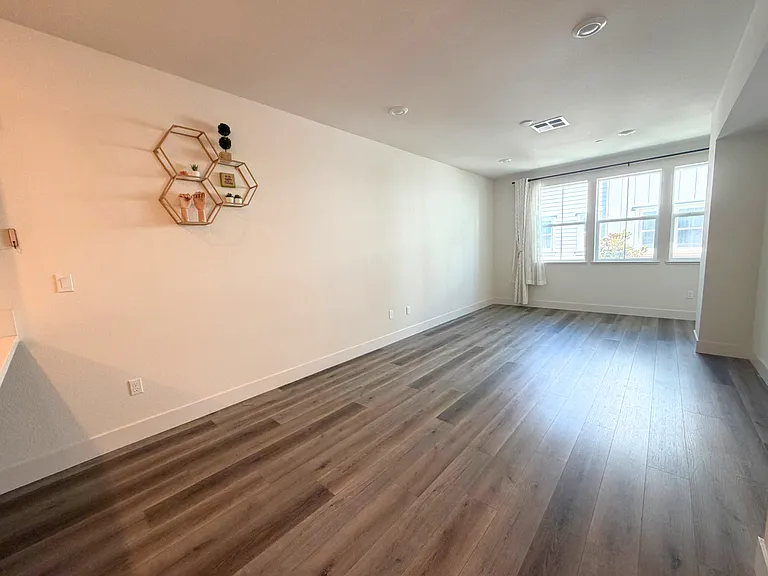1460 Civic Center Dr #3 — Photo 12