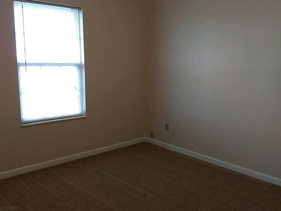 5th image of 301 W Illinois St APT H