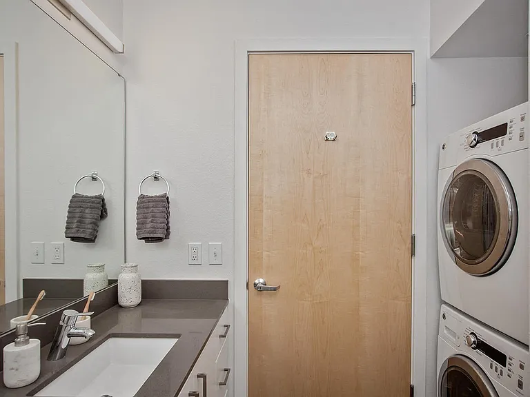 Oro Apartments — Photo 12