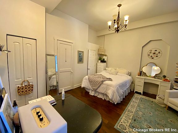5th image of 1945 N Lincoln Ave APT 2F
