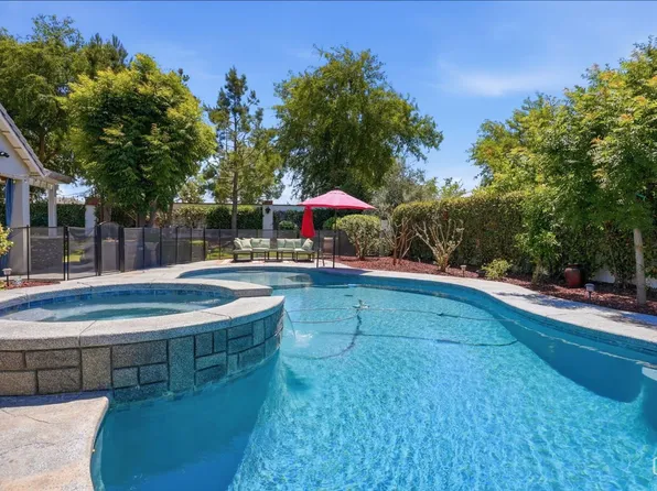 12515 Lincolnshire Dr, Bakersfield, CA 93311