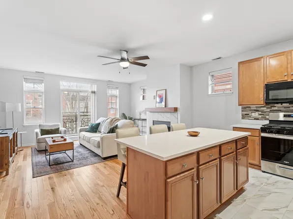 808 W University Ln Unit 3A, Chicago, IL 60608